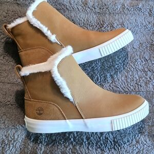 Timberland Women's Tan Fur-Lined Sneakers